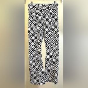 Wild FableTM. SUPER CUTEBlack/White Flower LEGGINGS WITH FLARE LEGS. High waist
